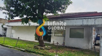 Dijual Rumah Tua di Kemang cocok untuk kost Atau kantor