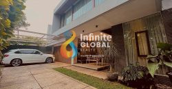 Dijual Rumah design unik minimalis modern ada kolam renang dalam komplek pesanggrahan