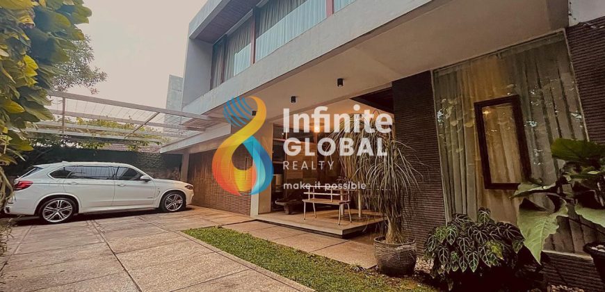 Dijual Rumah design unik minimalis modern ada kolam renang dalam komplek pesanggrahan