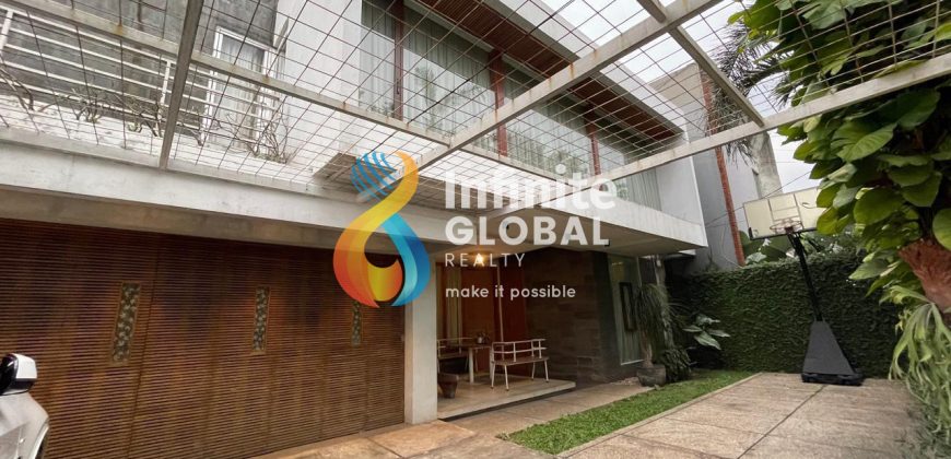 Dijual Rumah design unik minimalis modern ada kolam renang dalam komplek pesanggrahan