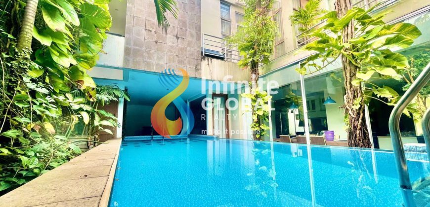 Dijual Rumah design unik minimalis modern ada kolam renang dalam komplek pesanggrahan