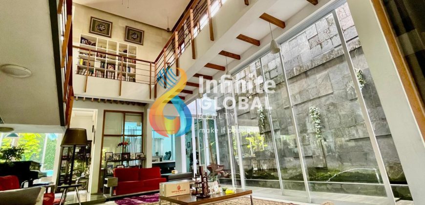 Dijual Rumah design unik minimalis modern ada kolam renang dalam komplek pesanggrahan
