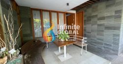 Dijual Rumah design unik minimalis modern ada kolam renang dalam komplek pesanggrahan