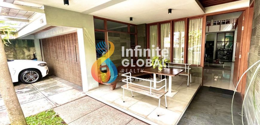 Dijual Rumah design unik minimalis modern ada kolam renang dalam komplek pesanggrahan
