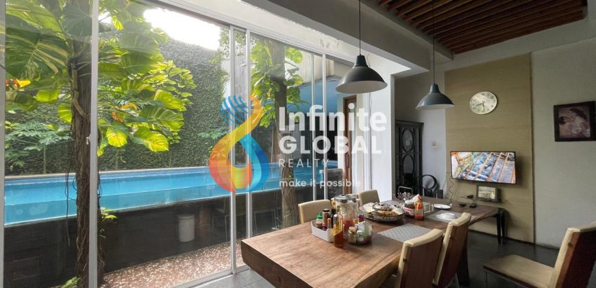 Dijual Rumah design unik minimalis modern ada kolam renang dalam komplek pesanggrahan