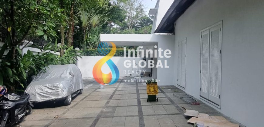 FOR RENT EXCLUSIVE CLASSIC HOUSE KEMANG AREA