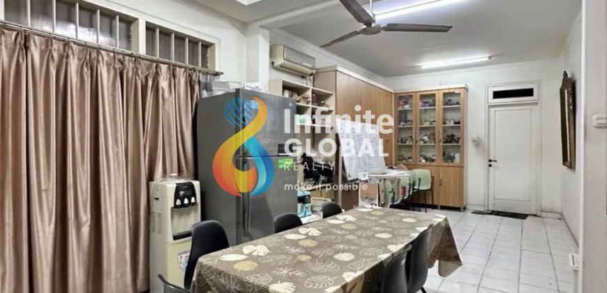 JUAL CEPAT  LOKASI PREMIUM KEBAYORAN BARU RUMAH LAMA TERAWAT, BANGUNAN  SUDAH DIMODIFIKASI UNTUK USAHA