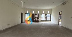 Kesempatan Langka! Rumah Lama dengan Taman Depan & Belakang