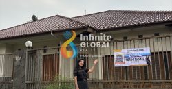 Kesempatan Langka! Rumah Lama dengan Taman Depan & Belakang