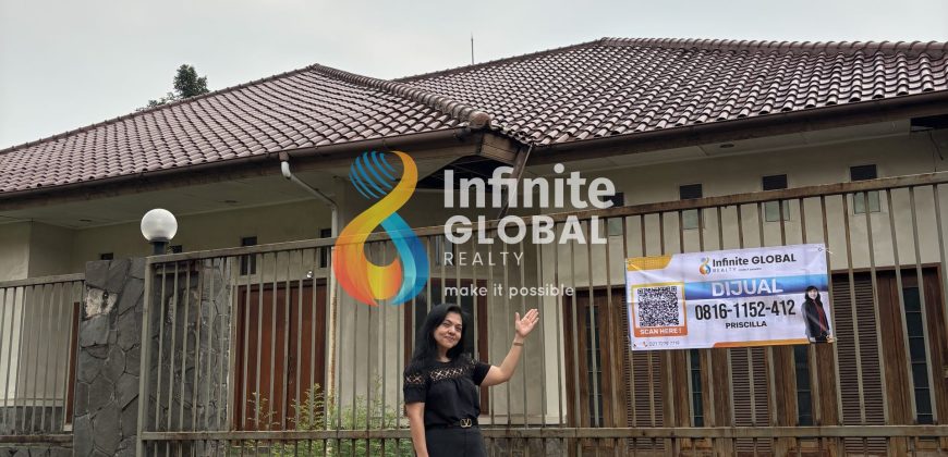 Kesempatan Langka! Rumah Lama dengan Taman Depan & Belakang