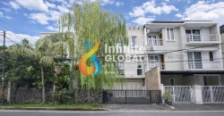Exclusive Luxury House Gandaria | SHM | Garasi & Carport 4 Mobil