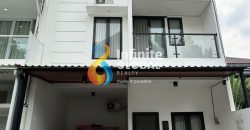 Dijual Rumah Full-furnished 3 Lantai Nyaman & Strategis di Cilandak KKO