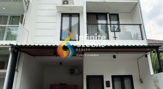 Dijual Rumah Full-furnished 3 Lantai Nyaman & Strategis di Cilandak KKO