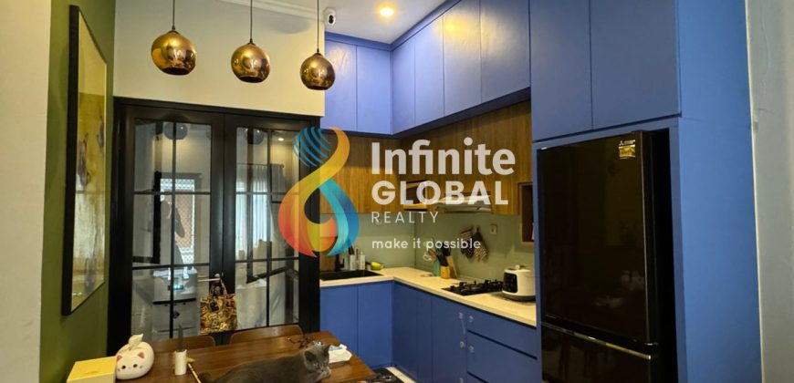 Dijual Rumah Full-furnished 3 Lantai Nyaman & Strategis di Cilandak KKO