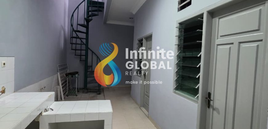 Rumah 3 Lantai Strategis Jakarta Barat Area Gajah Mada Siap Huni