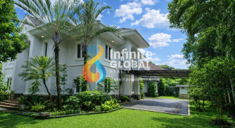 Rumah Mewah Klasik 2 Lantai + Basement di Kawasan Elit Kebayoran Baru Pool Parkir 16 Mobil