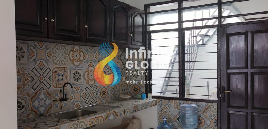 Rumah Hoek 2 Lantai Siap Huni di Petukangan Utara LT 320 m² Garasi 3 Mobil