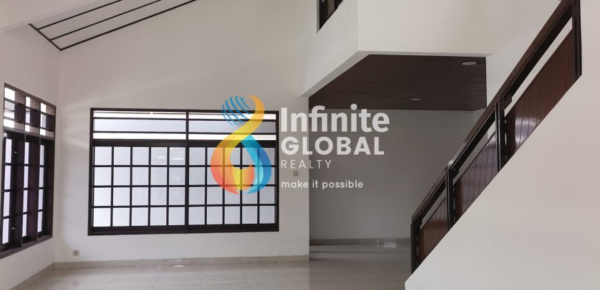 Rumah Hoek 2 Lantai Siap Huni di Petukangan Utara LT 320 m² Garasi 3 Mobil