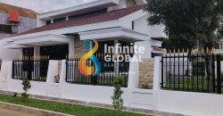 Rumah Hoek 2 Lantai Siap Huni di Petukangan Utara LT 320 m² Garasi 3 Mobil