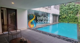 Disewakan Rumah Mewah Kebayoran Baru 6 Kamar Furnished Ada Garden & Pool