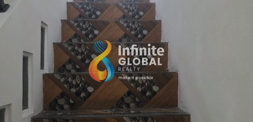 Jual Cepat Rumah Mewah 4 Lantai di Grand Poris Tangerang, Luas Bangunan 310 m²