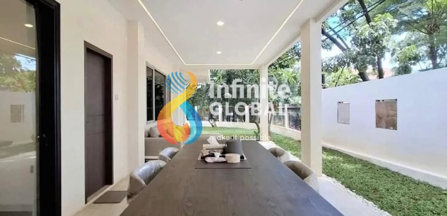 Rumah Besar Kebayoran Baru LT 469 m² Cocok Hunian atau Kantor Parkir 9 Mobil