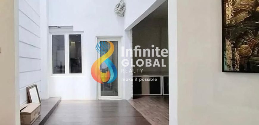 Rumah Besar Kebayoran Baru LT 469 m² Cocok Hunian atau Kantor Parkir 9 Mobil