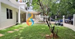 Rumah Besar Kebayoran Baru LT 469 m² Cocok Hunian atau Kantor Parkir 9 Mobil