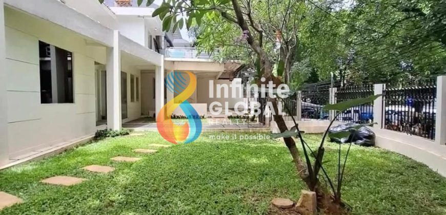Rumah Besar Kebayoran Baru LT 469 m² Cocok Hunian atau Kantor Parkir 9 Mobil