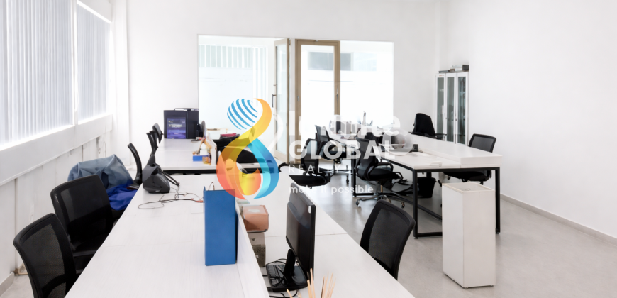 Gedung 3 Lantai Radio Dalam SHM Parkir 8 Mobil Lokasi Premium