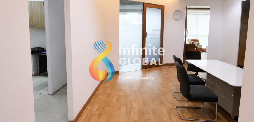 Gedung 3 Lantai Radio Dalam SHM Parkir 8 Mobil Lokasi Premium