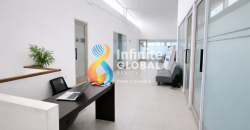 Gedung 3 Lantai Radio Dalam SHM Parkir 8 Mobil Lokasi Premium