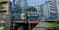 Gedung 3 Lantai Radio Dalam SHM Parkir 8 Mobil Lokasi Premium