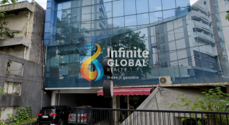 Gedung 3 Lantai Radio Dalam SHM Parkir 8 Mobil Lokasi Premium