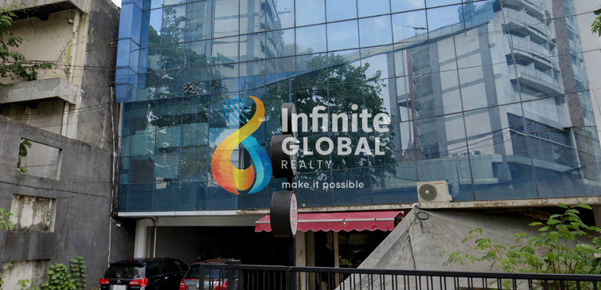Gedung 3 Lantai Radio Dalam SHM Parkir 8 Mobil Lokasi Premium