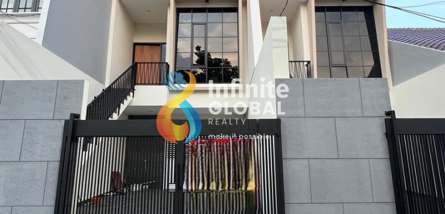 Rumah Baru 3 Lantai Tomang – Siap Huni, Akses 2 Mobil, Harga Turun!