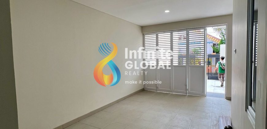 Rumah Baru 3 Lantai Tomang – Siap Huni, Akses 2 Mobil, Harga Turun!