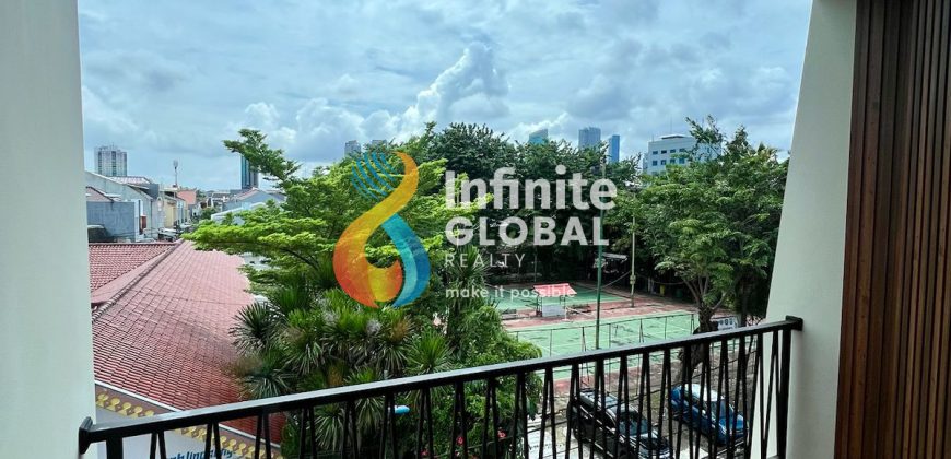 Rumah Baru 3 Lantai Tomang – Siap Huni, Akses 2 Mobil, Harga Turun!