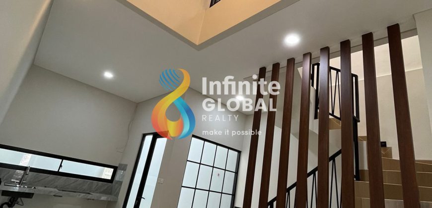 Rumah Baru 3 Lantai Tomang – Siap Huni, Akses 2 Mobil, Harga Turun!