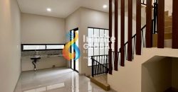 Rumah Baru 3 Lantai Tomang – Siap Huni, Akses 2 Mobil, Harga Turun!