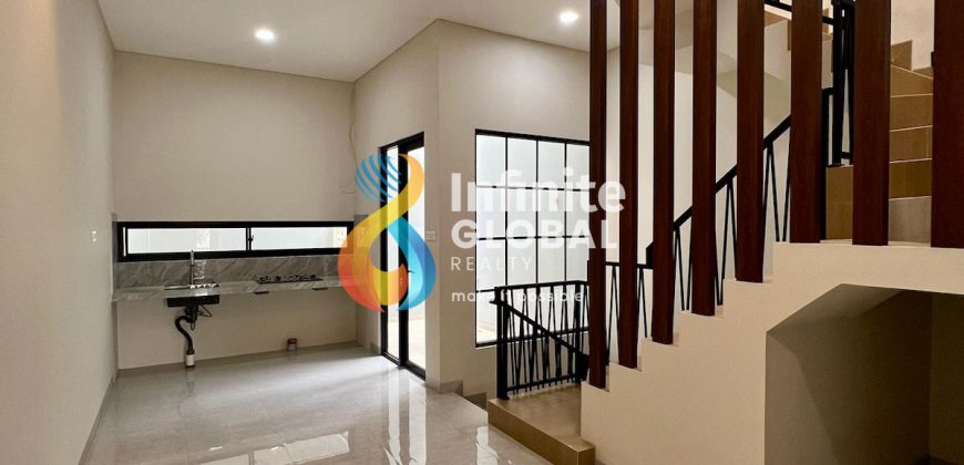 Rumah Baru 3 Lantai Tomang – Siap Huni, Akses 2 Mobil, Harga Turun!