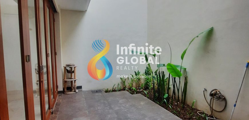 Rumah Mewah Disewakan di Cipete Private Pool, 4+1 Bedroom, Fully Equipped
