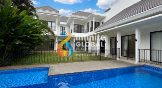 Disewakan Rumah Modern Tropical Mewah di Cipete Pool & Taman Luas Lokasi Premium