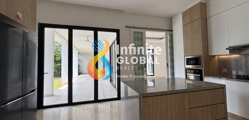 Disewakan Rumah Modern Tropical Mewah di Cipete Pool & Taman Luas Lokasi Premium