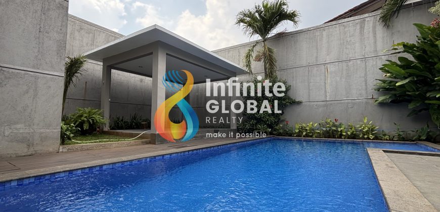Disewakan Rumah Modern Tropical Mewah di Cipete Pool & Taman Luas Lokasi Premium