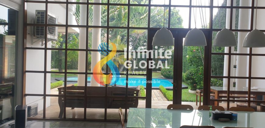 Disewakan Rumah Besar di Kemang Ex Home Office 7 KT Pool & Garden Lokasi Strategis