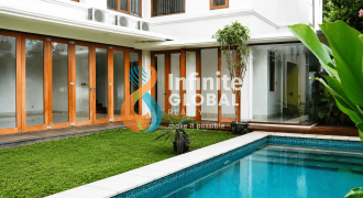 Rumah Mewah Disewakan di Cipete Private Pool, 4+1 Bedroom, Fully Equipped