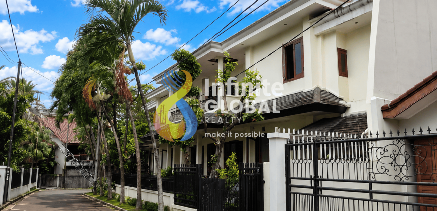 Luxury House Patra Kuningan 5 Kamar Tidur, Marmer Italia & Pool