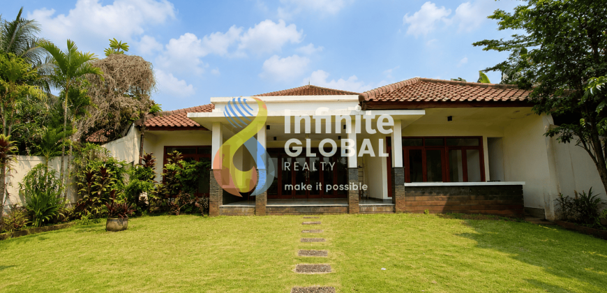 Rumah Eksklusif Kemang Jakarta Selatan, LT 800 m², Private Pool, Siap Huni