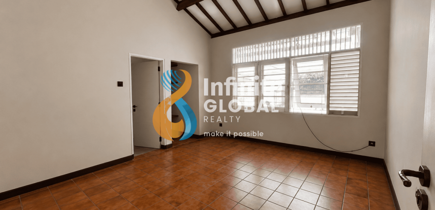 Rumah Siap Huni Disewakan di Kemang | 3 KT | Taman Besar | Lokasi Premium